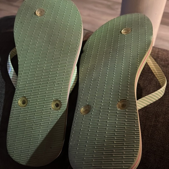 Vera Brady Woman’s Flip Flops. Size 10 - Picture 5 of 7